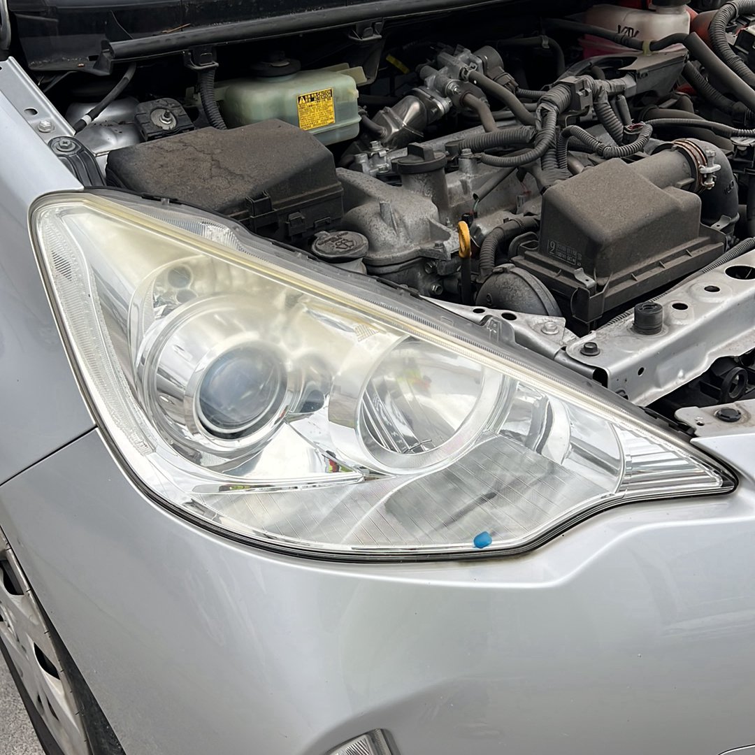 2014 Toyota Aqua NHP10 - Right Headlight PN: koito 52-244