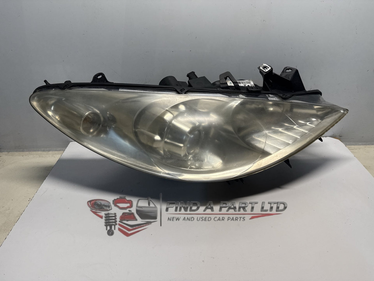 2001-2008 Peugeot 307 - Right Headlight PN: