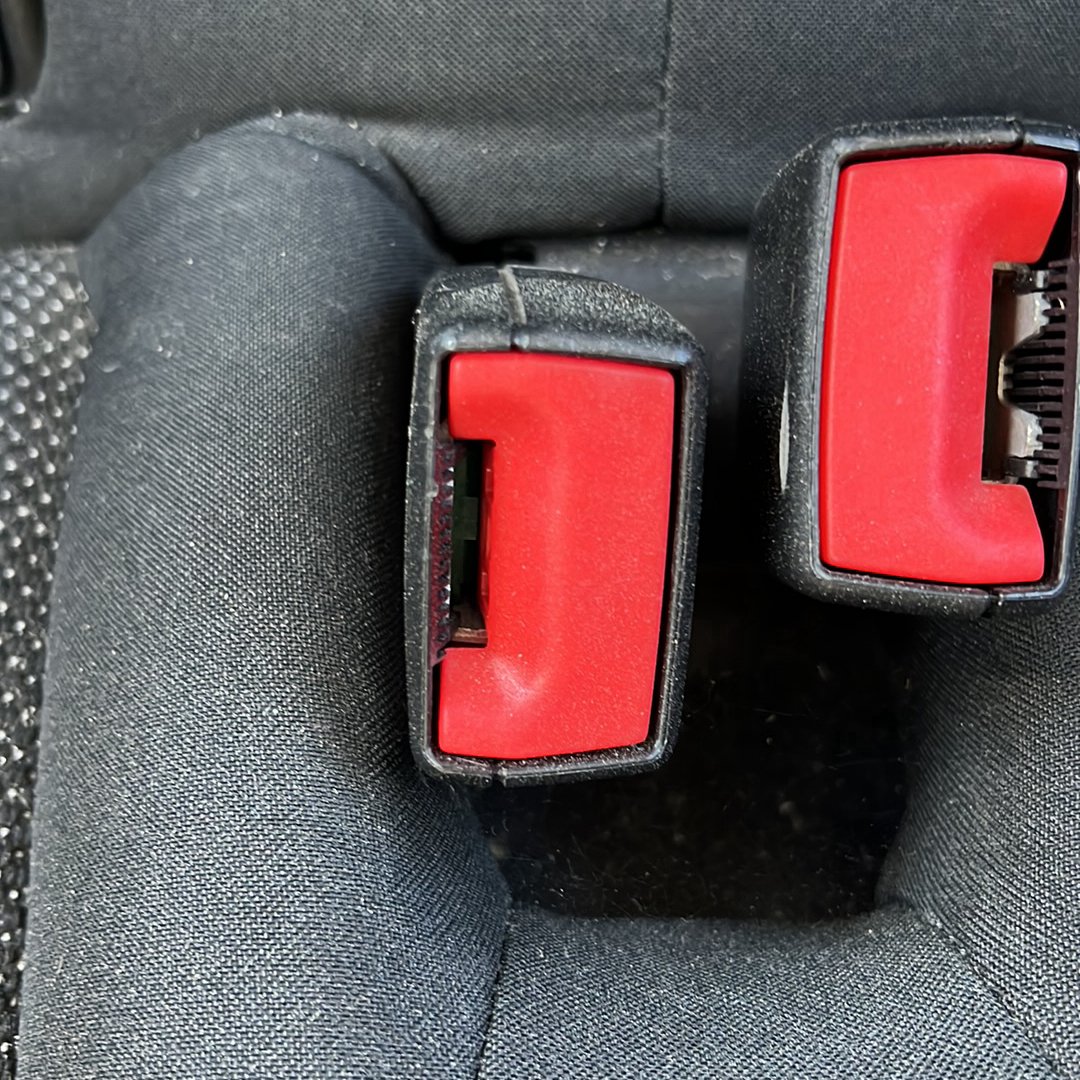 2008-2014 MINI Cooper R55 WMWML320X0TM93432 - Right Rear Seat Belt Stalk PN:
