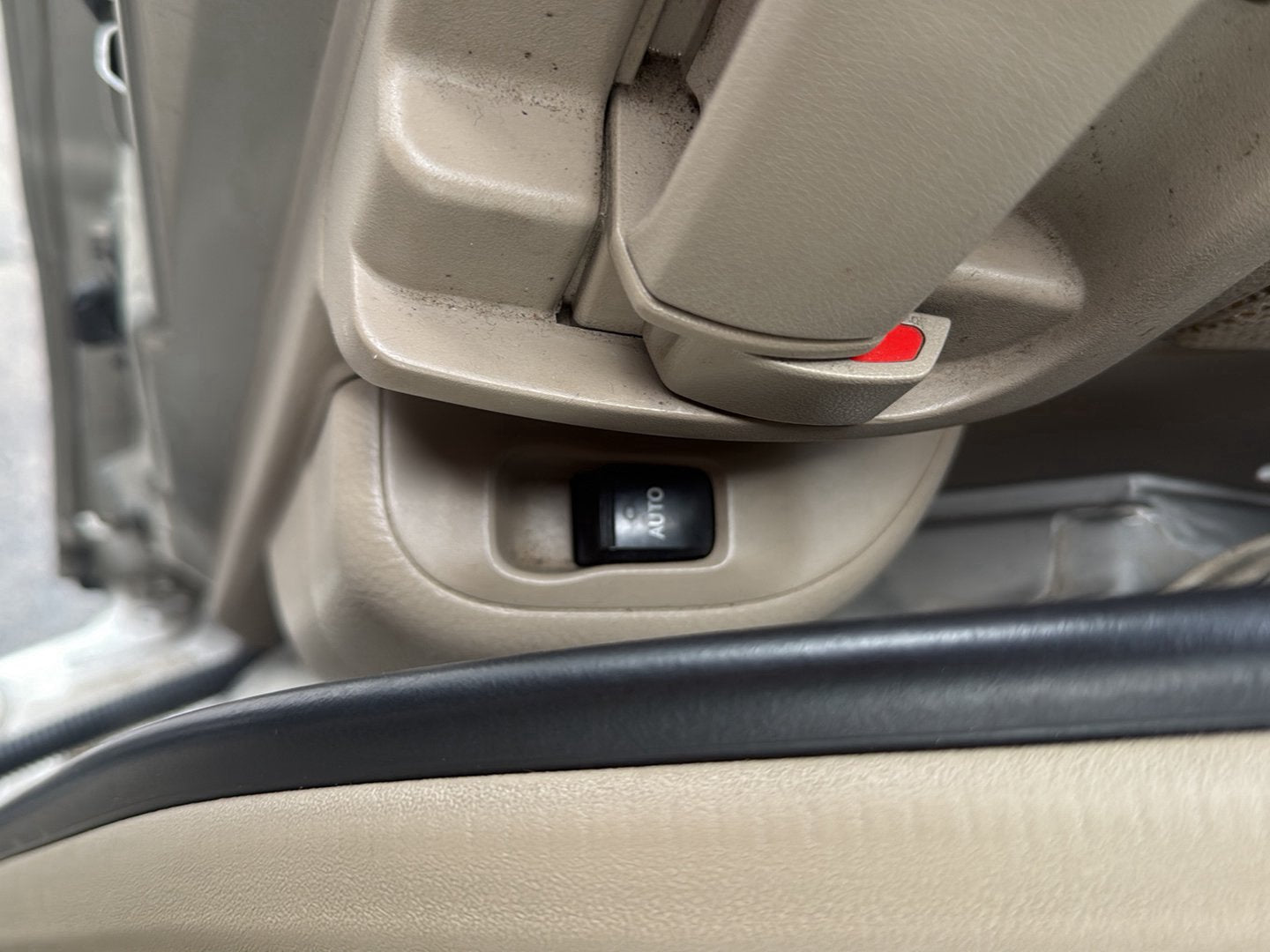2003-2011 Toyota Raum Z20 NCZ20 - Right Rear Window Switch PN: