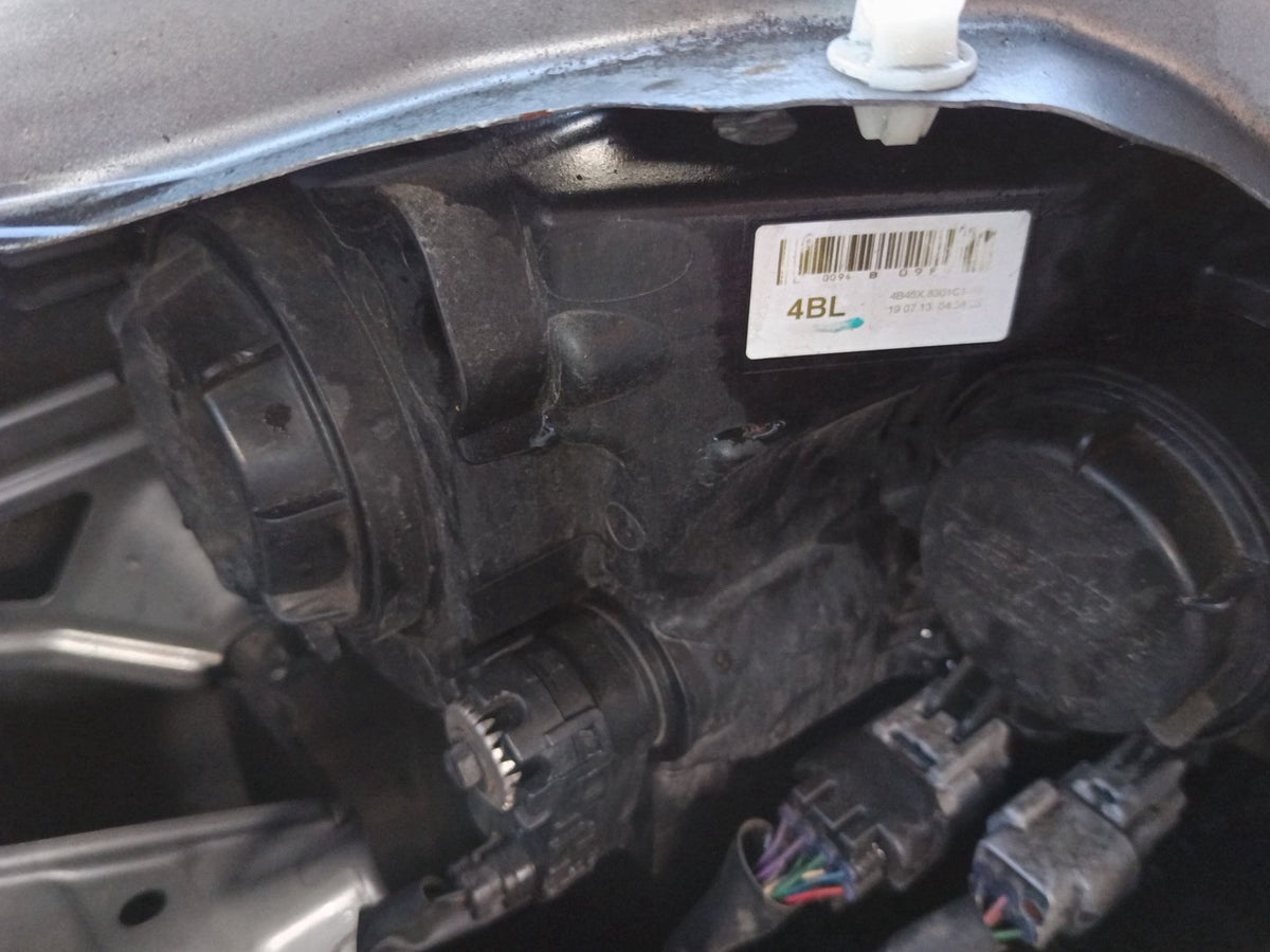 2013 Mitsubishi Outlander ZJ- Left Headlight PN: non hid