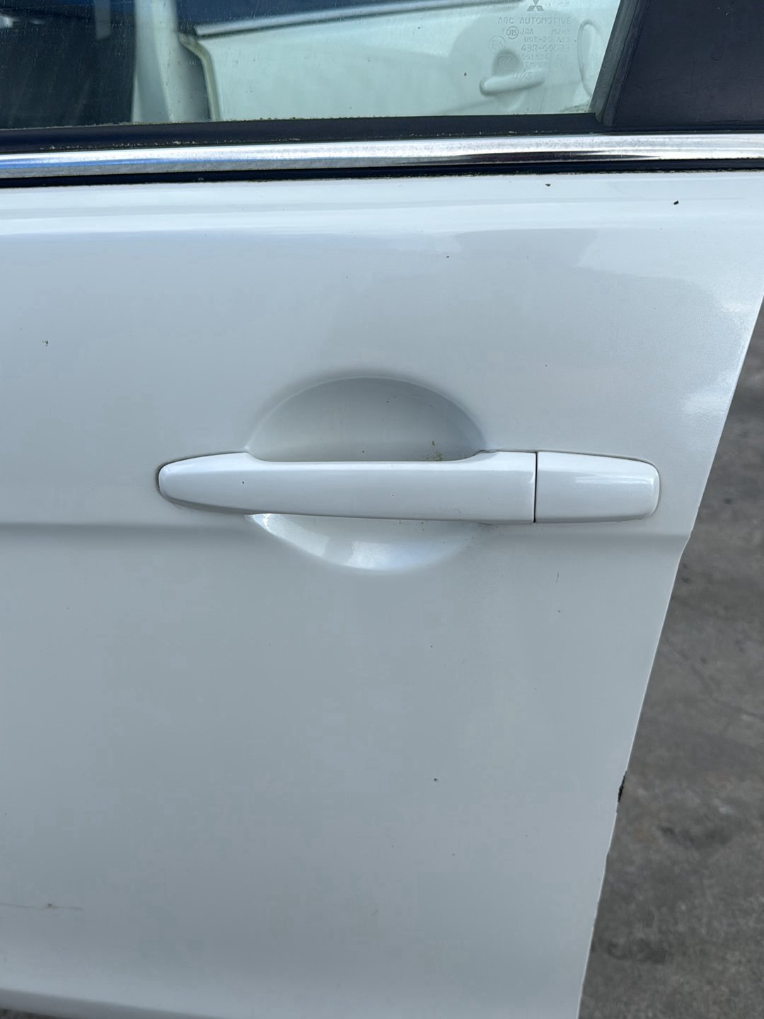 2004-2012 Mitsubishi Galant DJ CY4A - Left Front Exterior Door Handle PN: