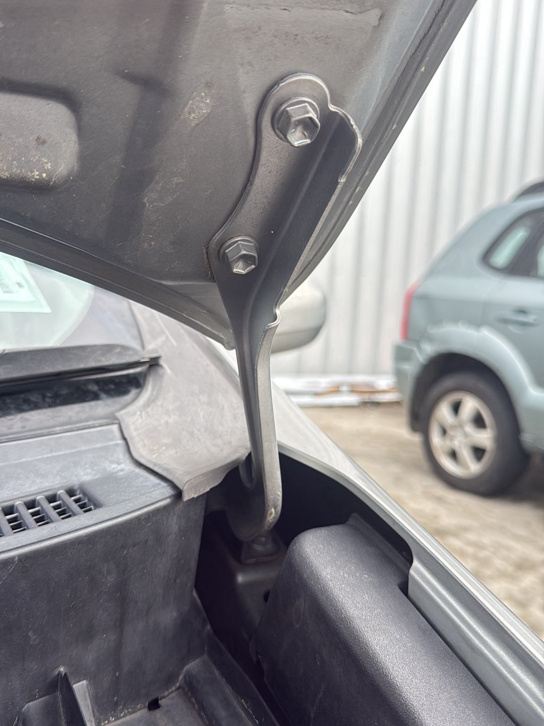 2009-2017 Toyota Wish ZGE20 - Left Bonnet Hinge PN: