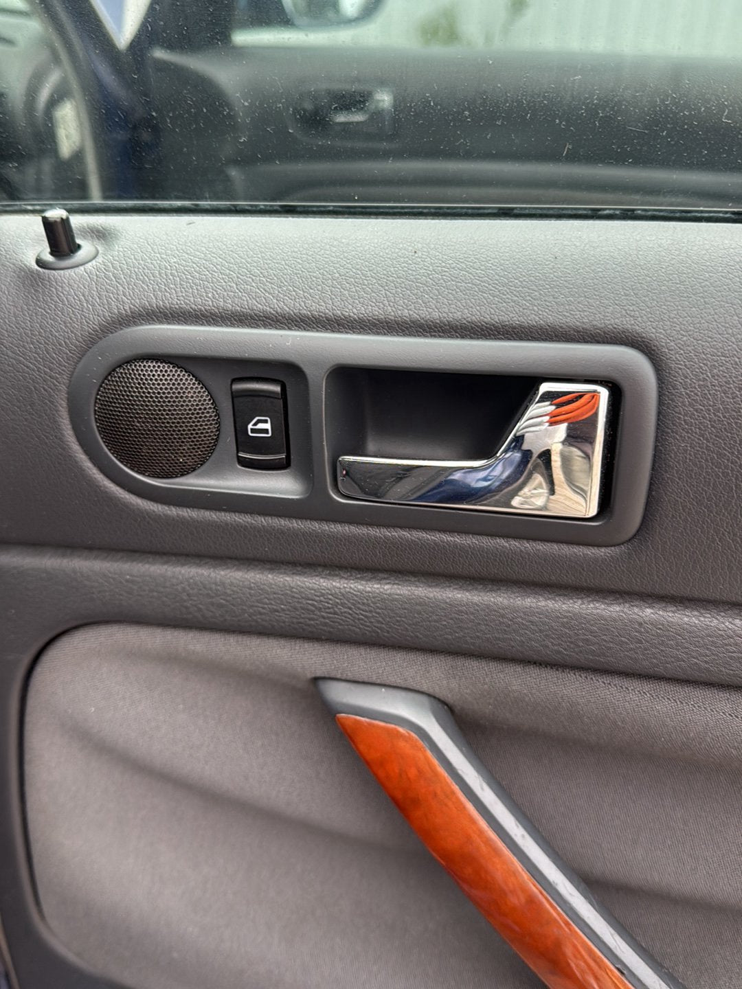 1998-2005 Volkswagen Passat- Right Rear Door Interior Handle PN: