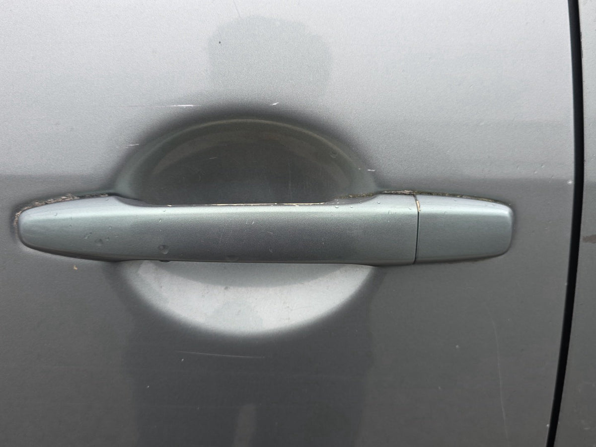 2007 Mitsubishi Delica CV5W - Right Sliding Door Exterior Handle PN: