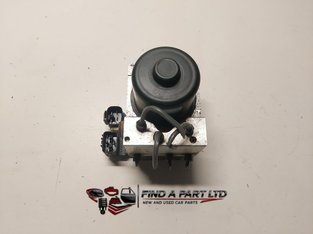 2005 Toyota Estima R30 - ABS Pump/Modulator PN: 44510-32070