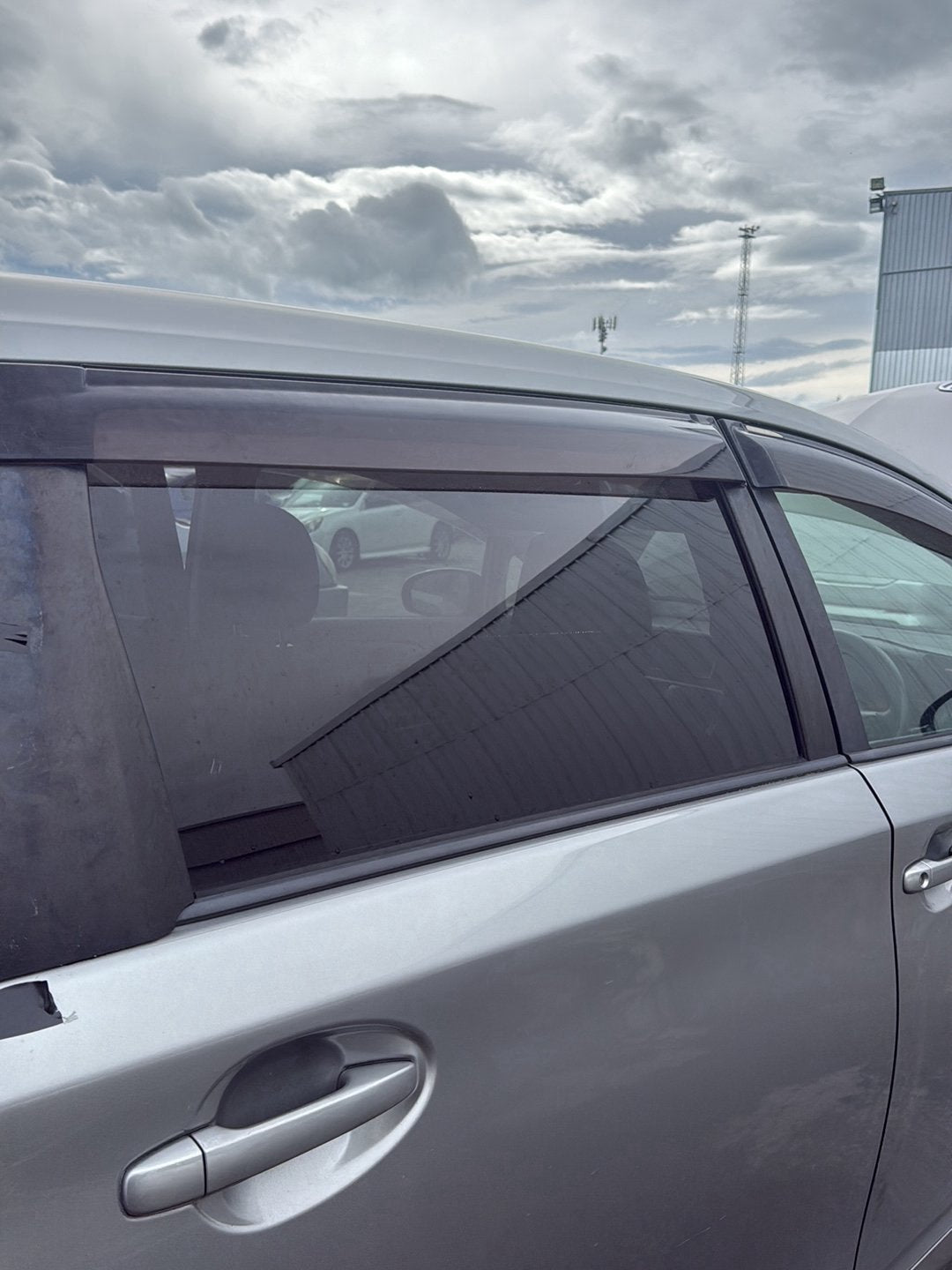 2009-2017 Toyota Wish ZGE20 - Left Front Door Window PN: