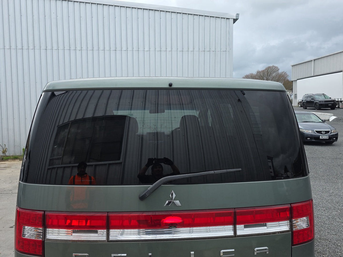 2007 Mitsubishi Delica CV5W - Tailgate Glass PN: tint code M2L3