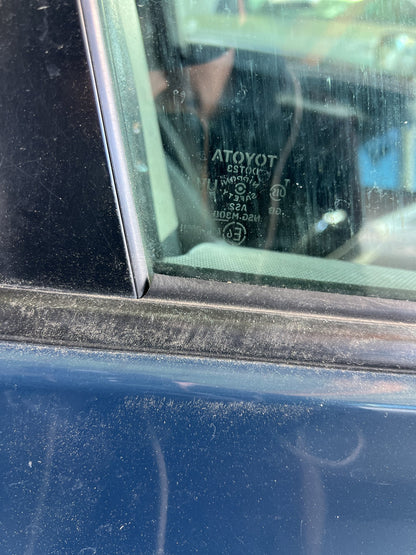 2009 Toyota Corolla JTNKU56E00109575 - Right Front Door Window PN: