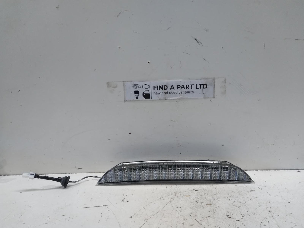 Sep 2009 to Oct 2012 - Mitsubishi Outlander ZH - High Level Stoplight