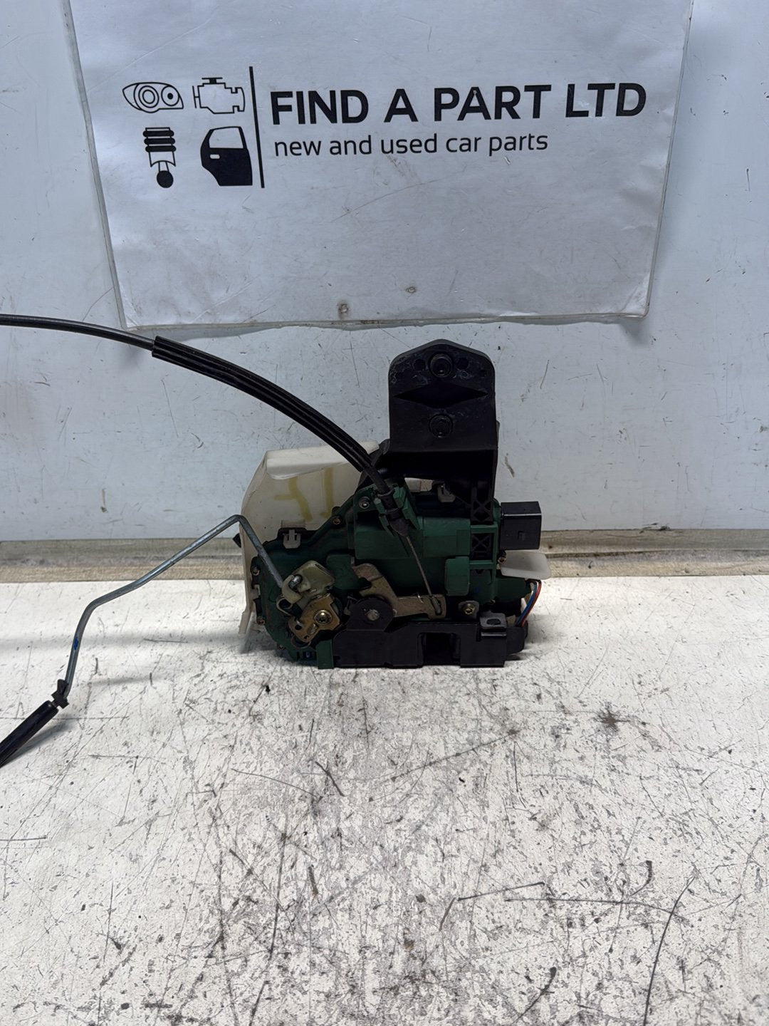 2001-2006 Volkswagen Passat- Left Front Lock Mechanism PN: