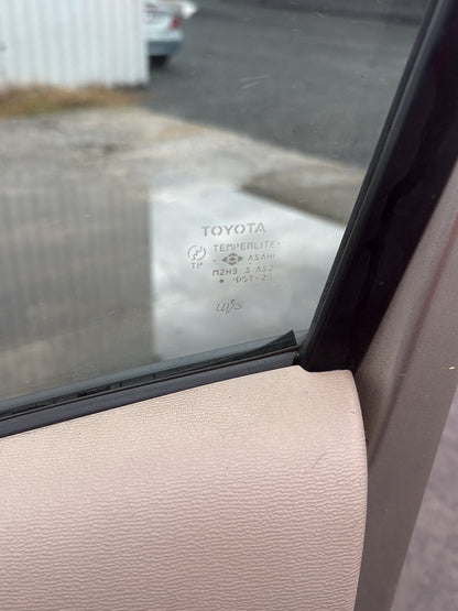 2003-2011 Toyota Raum Z20 NCZ20 - Right Front Door Window PN: