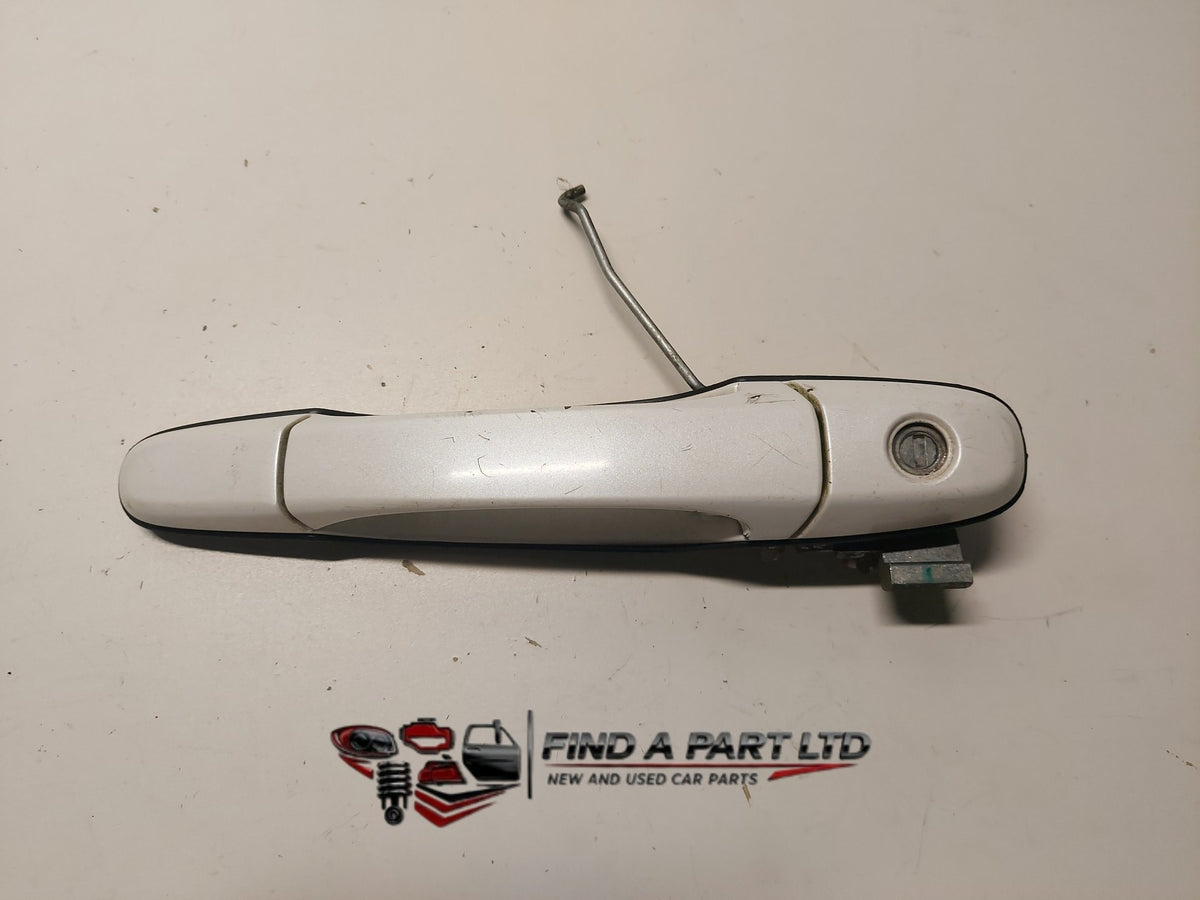 2005 Toyota Estima R30 - Right Front Exterior Door Handle PN: