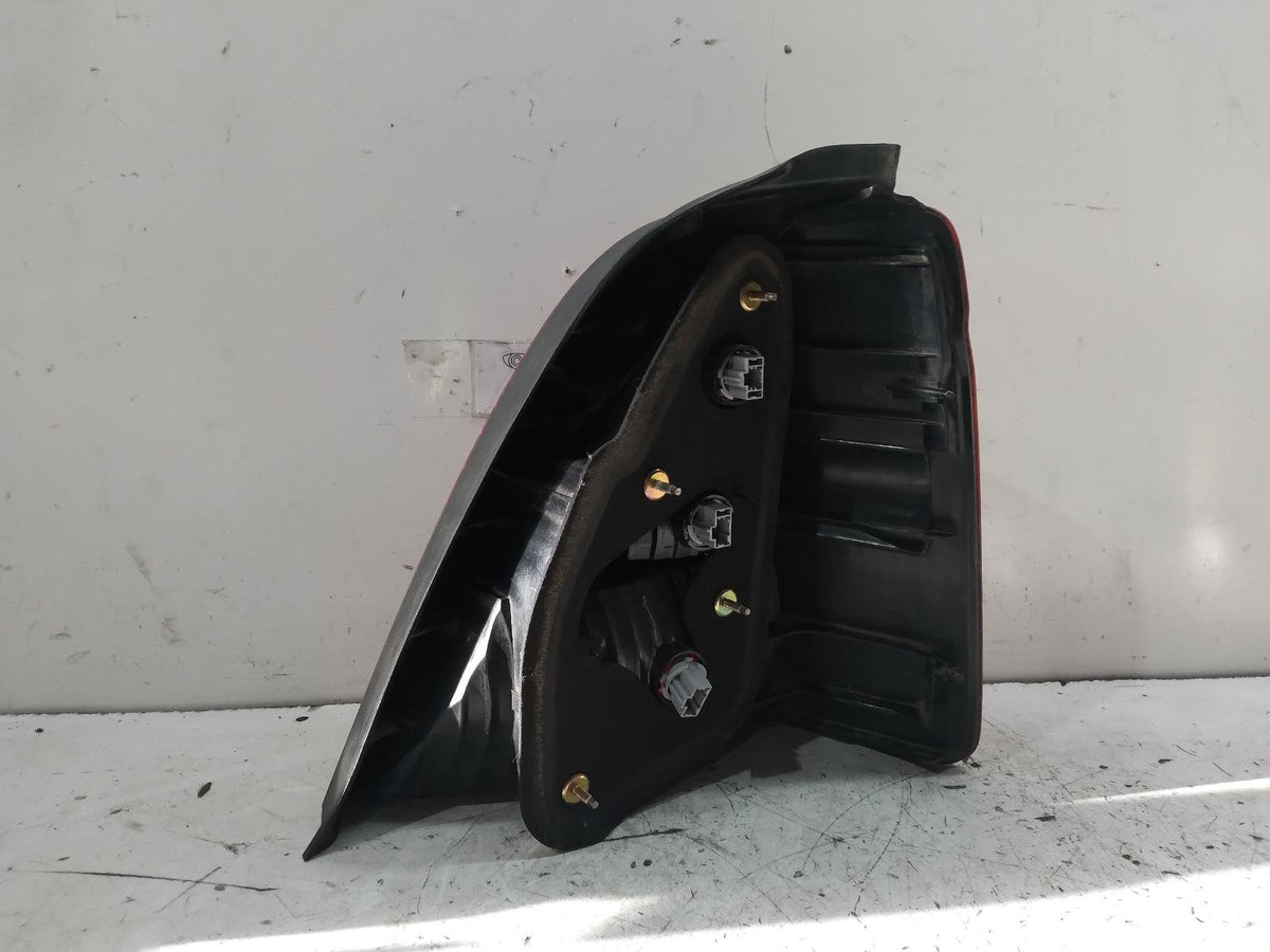 Apr 2000 to Jan 2002 - Honda Odyssey RA - Left Taillight - Orange Flasher Type