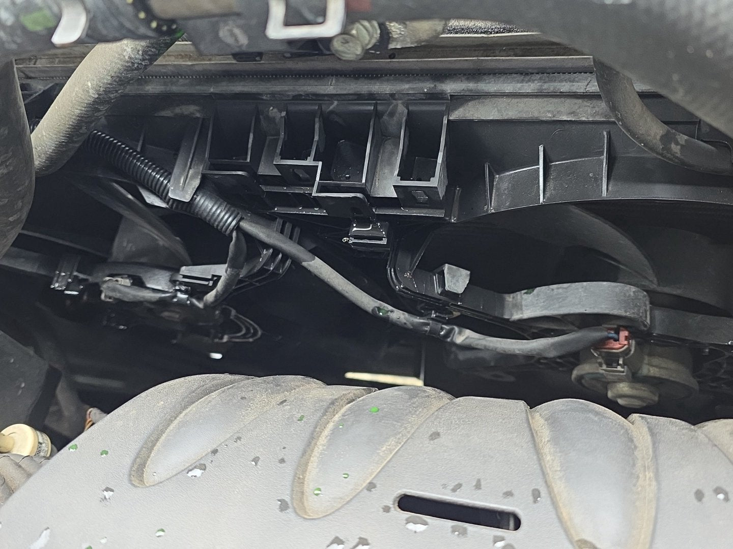 2007 Mitsubishi Delica CV5W - Radiator Fan PN: