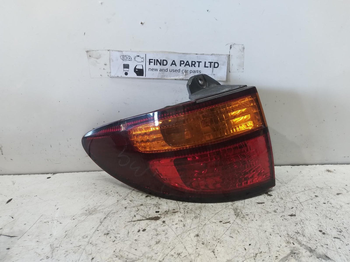 2000 to 2003 - Toyota Estima XR30 XR40 Imported - Left Taillight - Amber/Red, Lens# 28-140