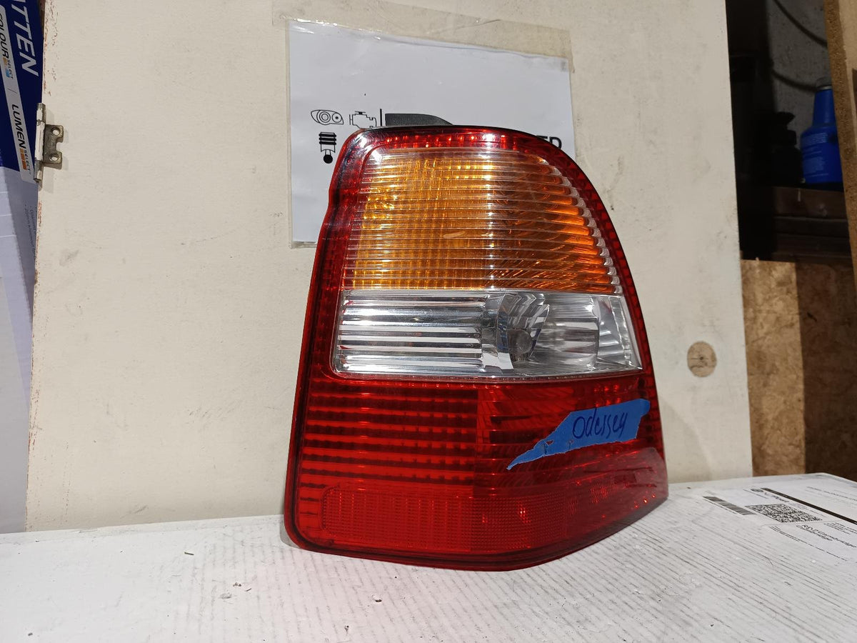 Apr 2000 to Jan 2002 - Honda Odyssey RA - Left Taillight - Orange Flasher Type