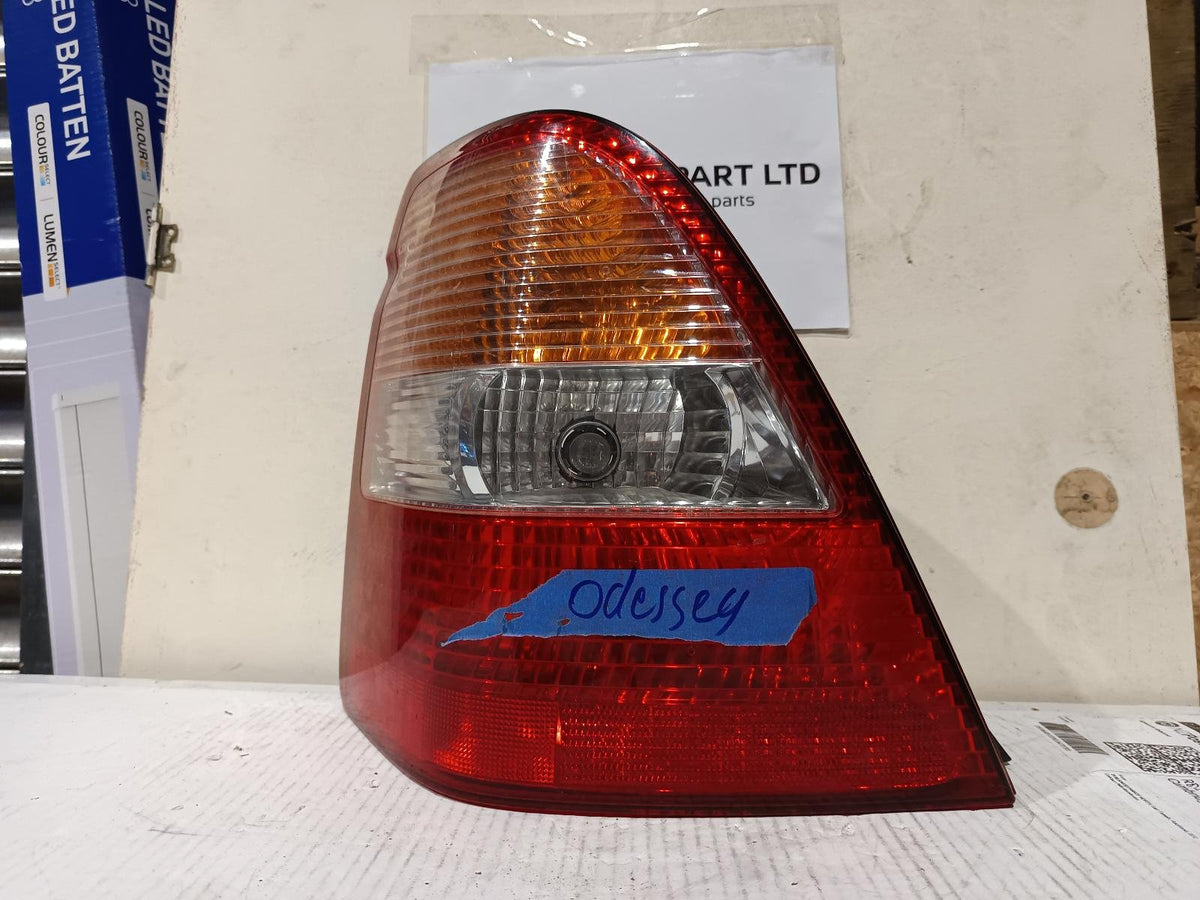 Apr 2000 to Jan 2002 - Honda Odyssey RA - Left Taillight - Orange Flasher Type