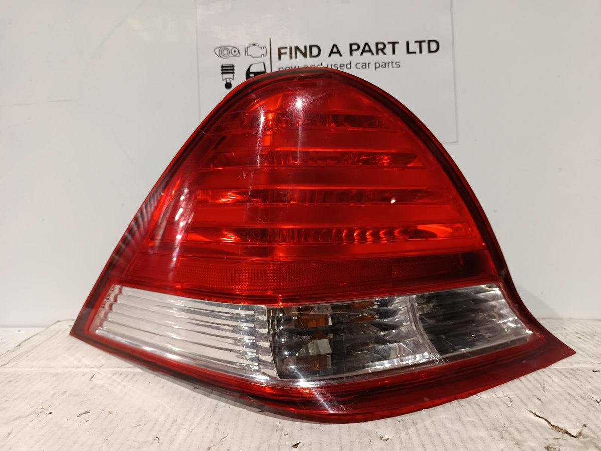 Jul 2004 to Jun 2006 - Honda Odyssey RB - Left Taillight - Lens# 3882