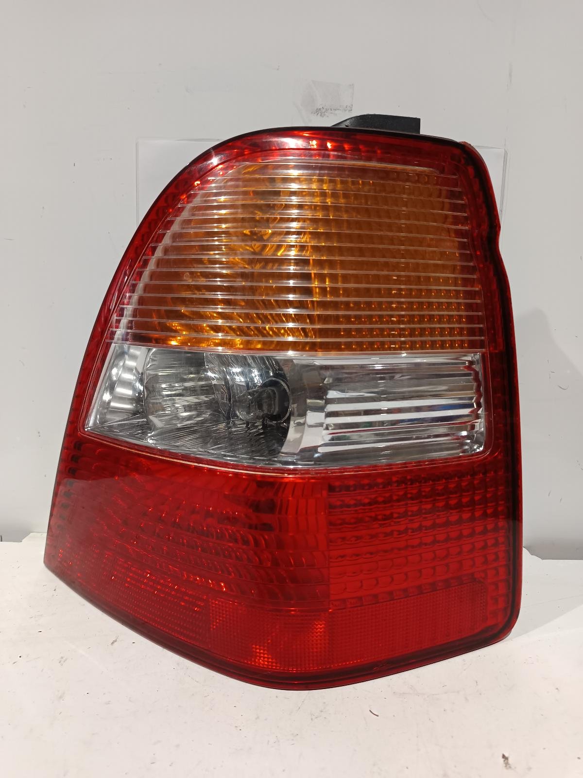 Apr 2000 to Jan 2002 - Honda Odyssey RA - Right Taillight - Orange Flasher Type