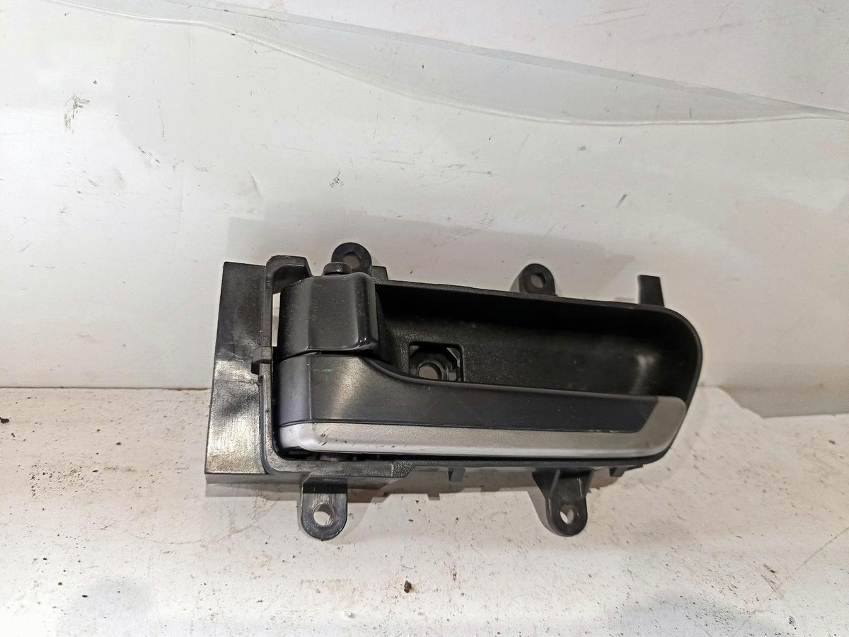 May 2002 to Dec 2008 - Nissan Murano Z50 - Left Front Door Interior Handle