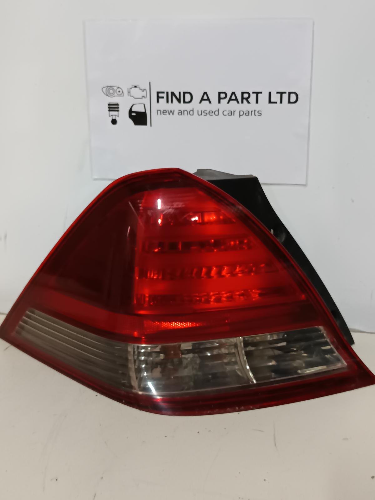 May 2006 to Mar 2009 - Honda Odyssey RB - Left Taillight - Red/Clear, Lens# 6572