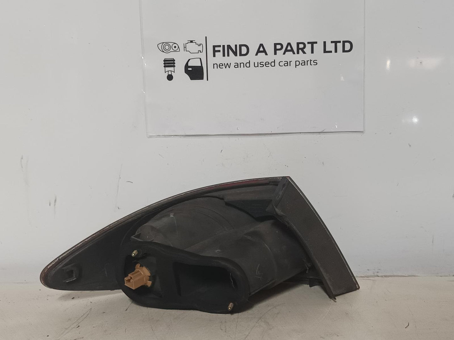 Aug 2005 to Nov 2007- Mazda Mazda6 GG GY Sedan Hatchback- Right Taillight- Body Mounted, Lens# 220-61980