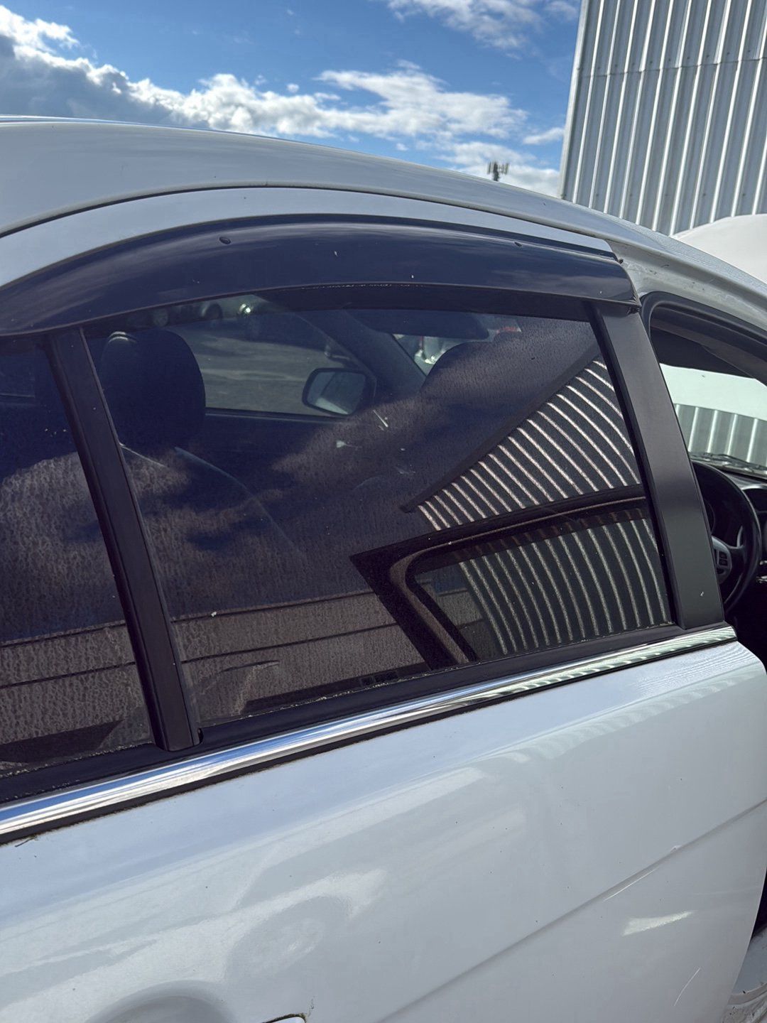 2004-2012 Mitsubishi Galant DJ CY4A - Right Rear Door Window PN: