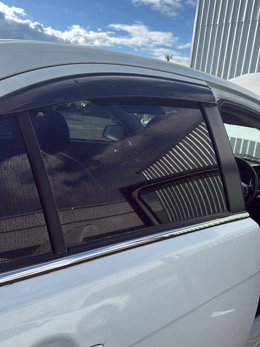 2004-2012 Mitsubishi Galant DJ CY4A - Right Rear Door Window PN: