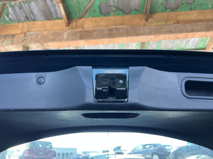 2009 Toyota Corolla JTNKU56E00109575 - Tailgate Latch PN: