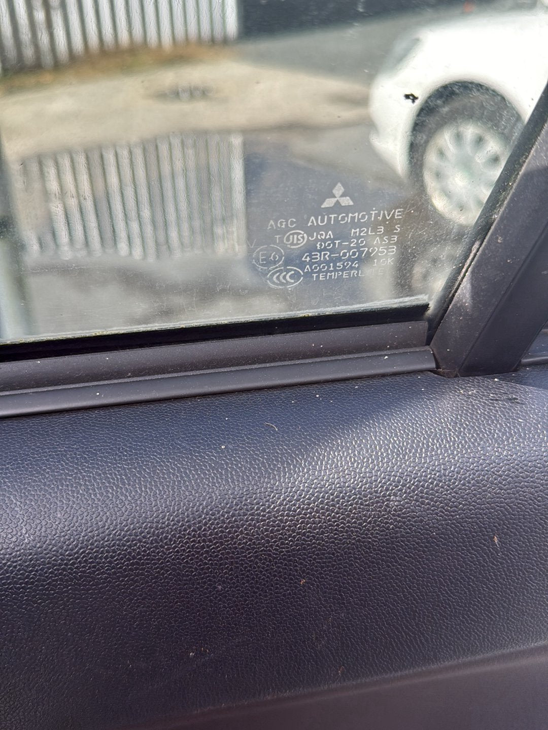 2004-2012 Mitsubishi Galant DJ CY4A - Right Rear Door Window PN: