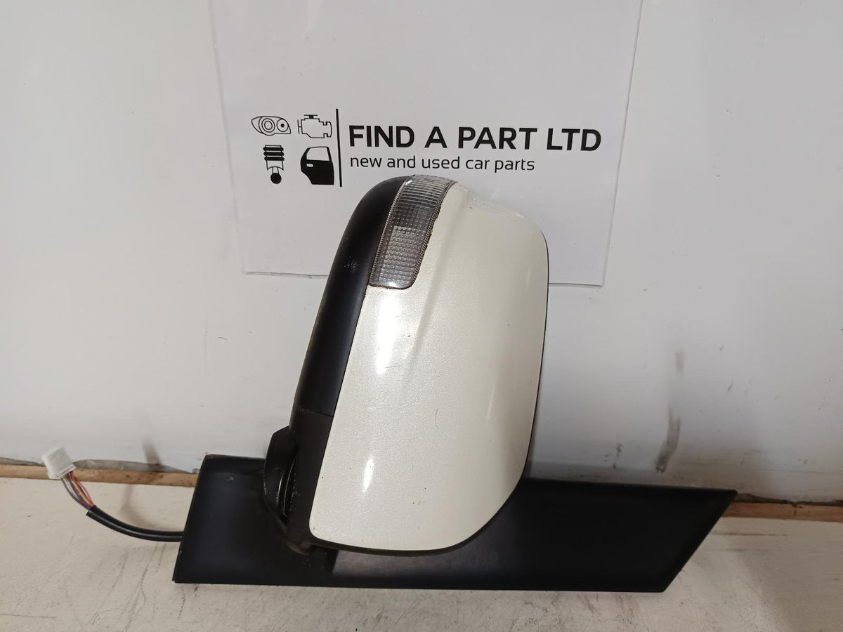 2006 Nissan Serena C25 - Right Door Mirror PN: