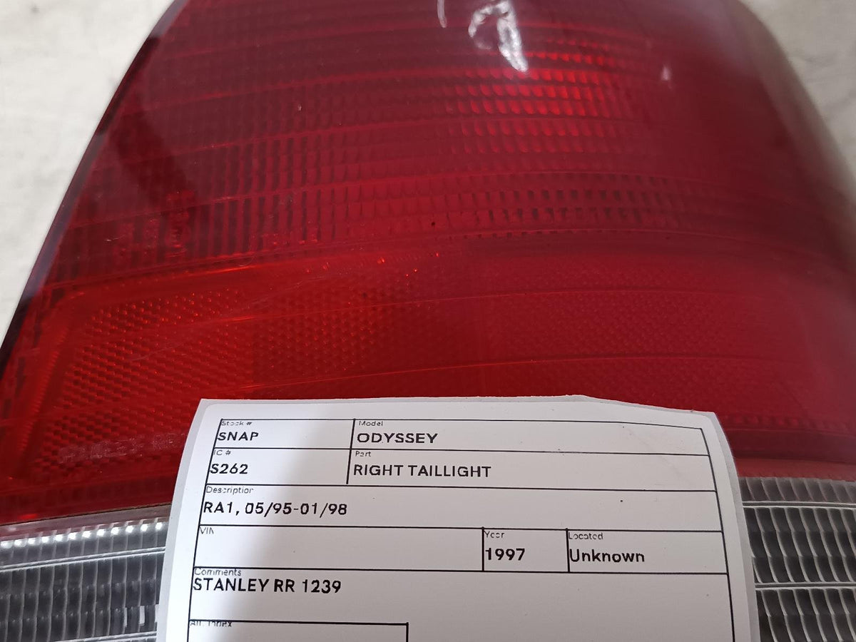 May 1995 to Jan 1998 - Honda Odyssey RA1 - Right Taillight
