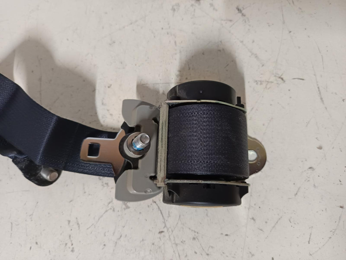 Nov 2006 to Sep 2009 - Mitsubishi Outlander ZG - Left Rear Seat Belt - Mid