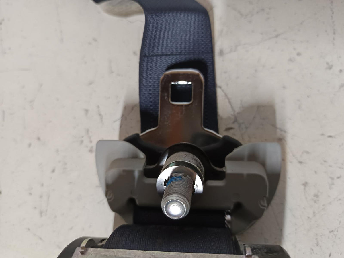 Nov 2006 to Sep 2009 - Mitsubishi Outlander ZG - Left Rear Seat Belt - Mid