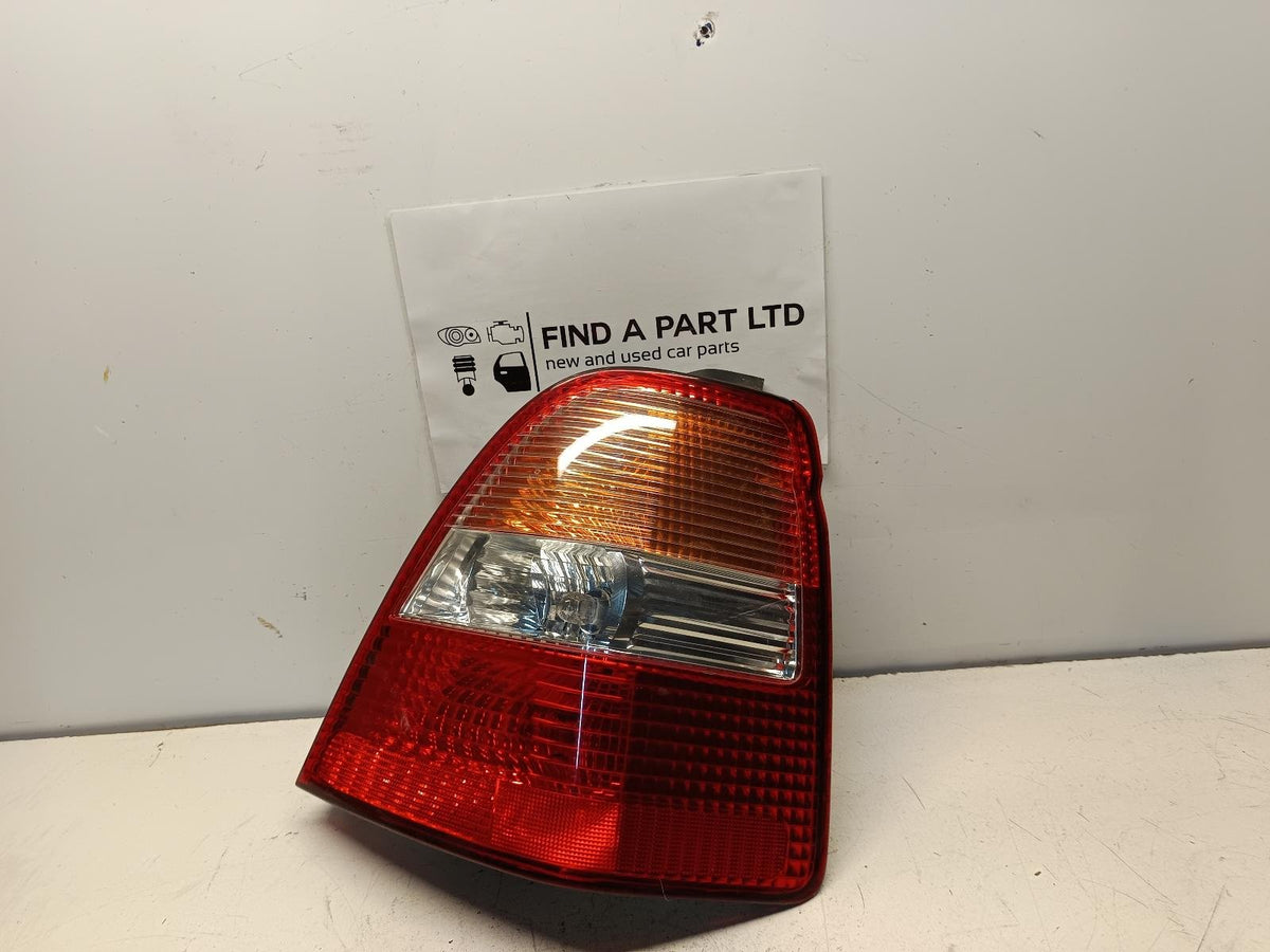 Apr 2000 to Jan 2002 - Honda Odyssey RA - Right Taillight - Orange Flasher Type