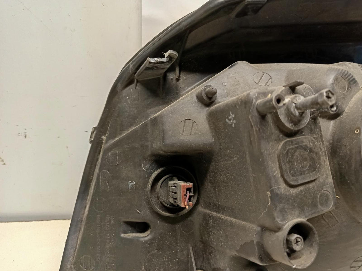 Oct 2001 to Sep 2007 - Nissan X-Trail T30 - Right Headlight - Yellow Lens Type
