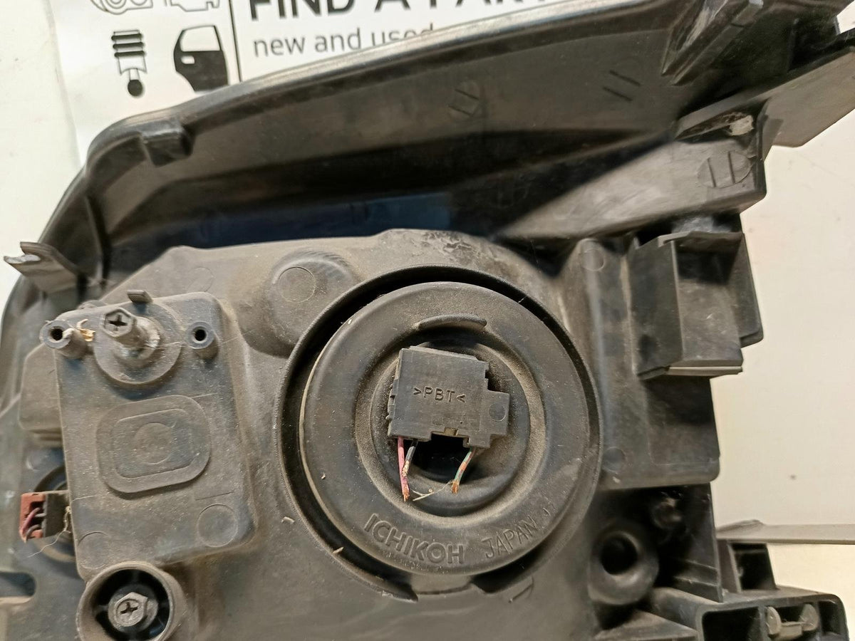 Oct 2001 to Sep 2007 - Nissan X-Trail T30 - Right Headlight - Yellow Lens Type