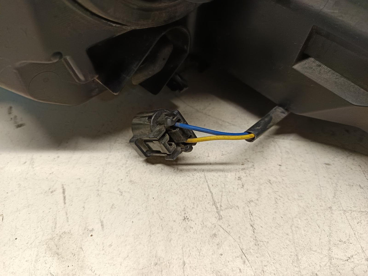 Feb 2012 to Dec 2016 - Mazda CX-5 KE Maxx Maxx Sport - Right Headlight - Halogen, Manual Adj