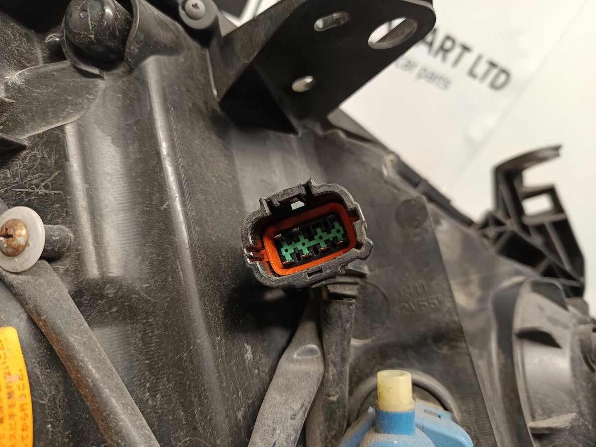 - Left Headlight PN: 7780