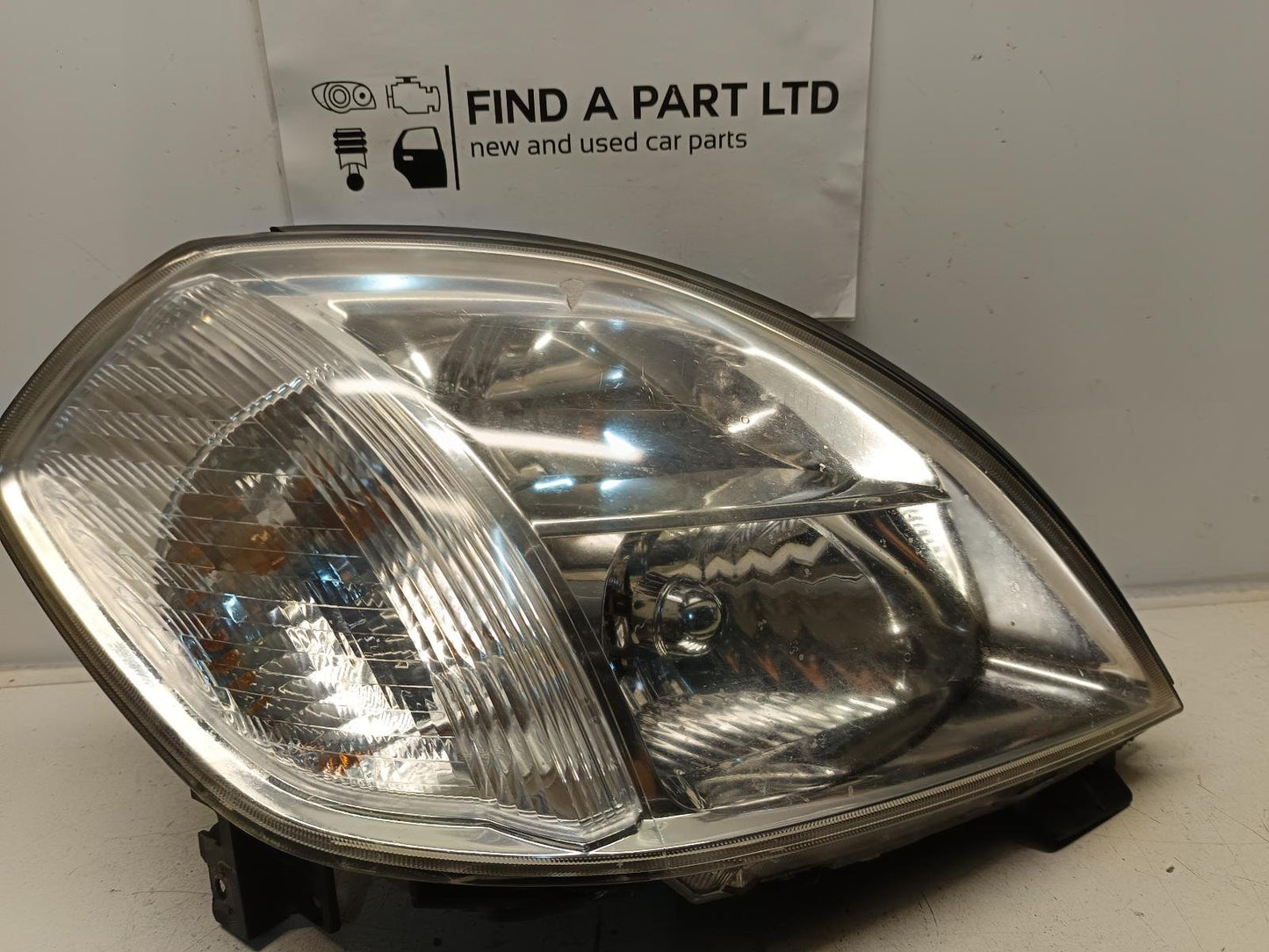 Feb 2002 to Dec 2005- Nissan Maxima J31- Right Headlight- Non Hid Type, Lens# 100-63740