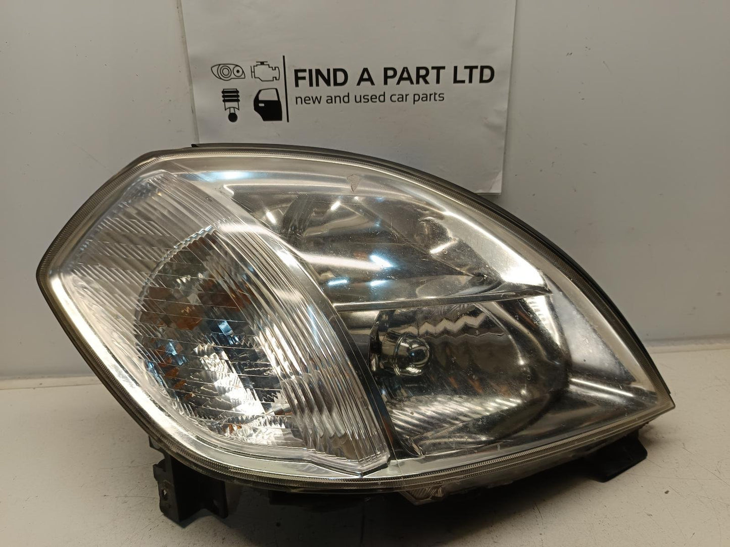 Feb 2002 to Dec 2005- Nissan Maxima J31- Right Headlight- Non Hid Type, Lens# 100-63740