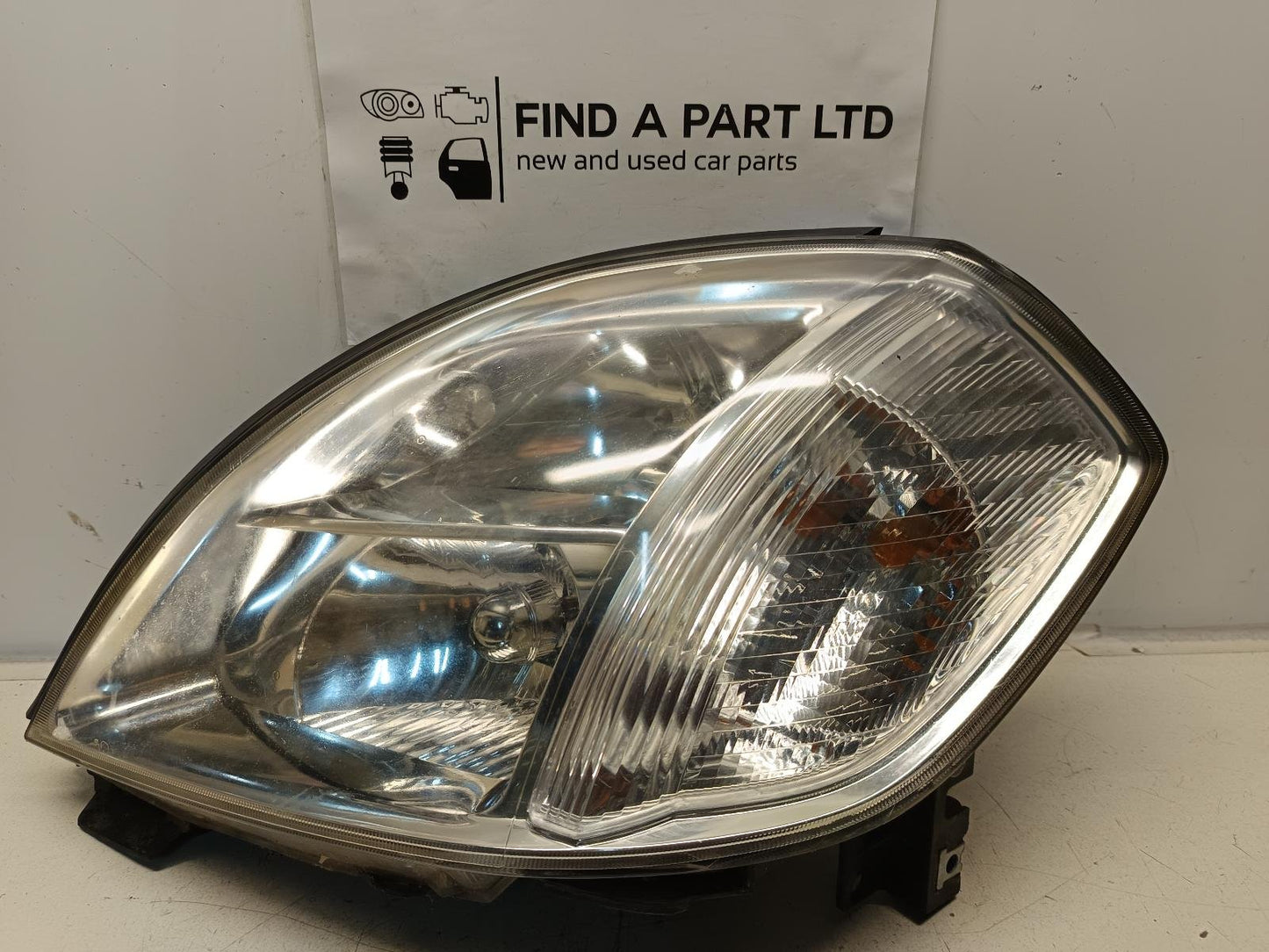 Feb 2002 to Dec 2005- Nissan Maxima J31- Left Headlight- Non Hid Type, Lens# 100-63740