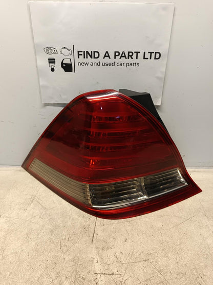 Jul 2004 to Jun 2006 - Honda Odyssey RB - Left Taillight - Lens# 3882