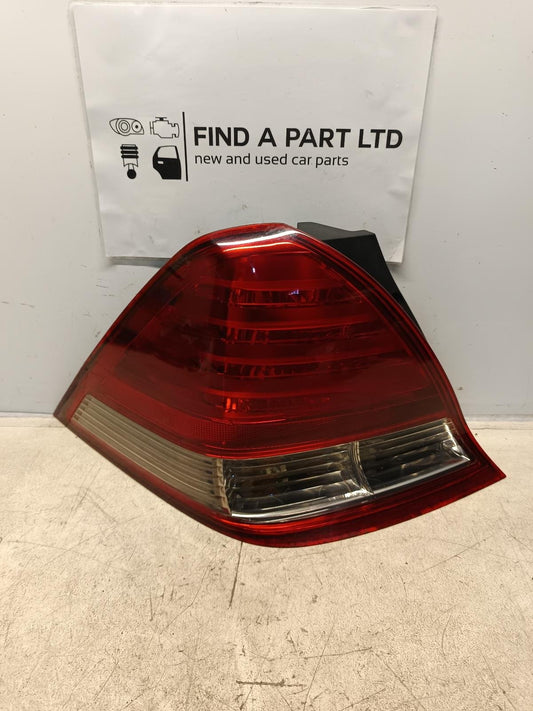 Jul 2004 to Jun 2006 - Honda Odyssey RB - Left Taillight - Lens# 3882