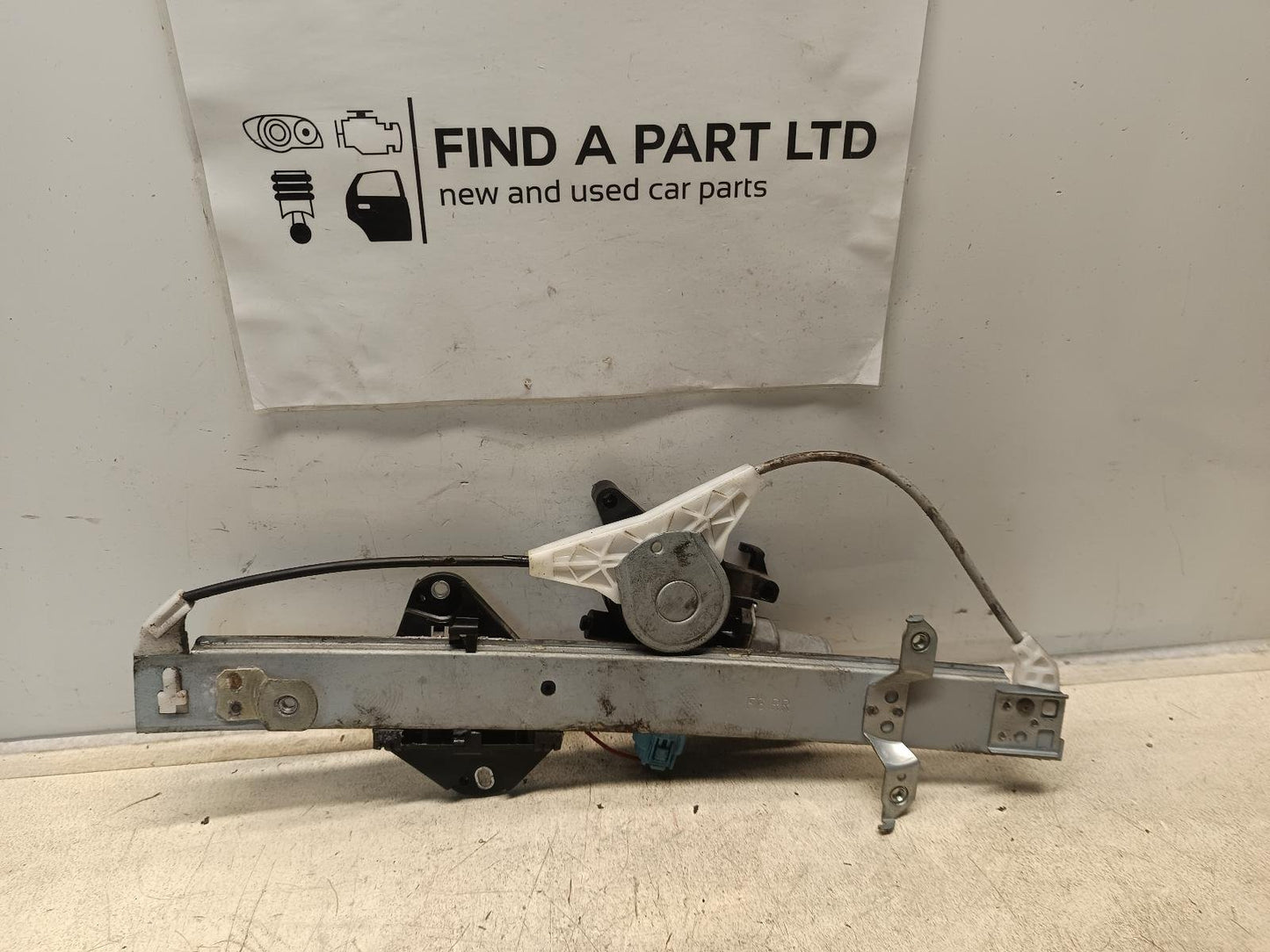 2009 Subaru Outback- Right Rear Window Regulator/Motor PN: