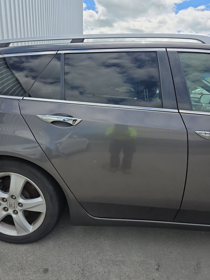 2008 Honda Accord CW - Right Rear Door Shell PN: