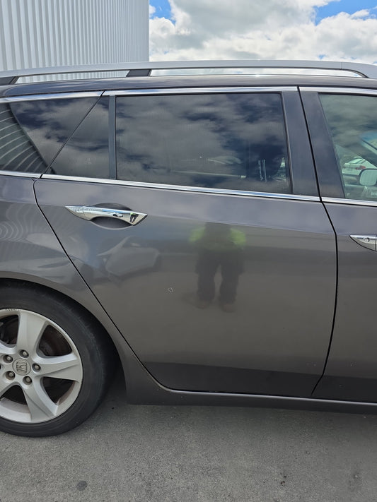 2008 Honda Accord CW - Right Rear Door Shell PN: