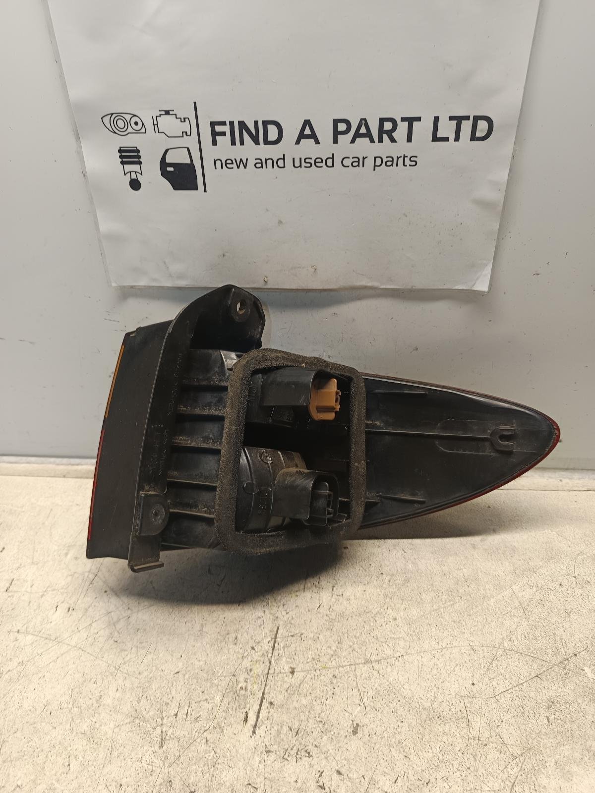 2000 to 2003 - Toyota Estima XR30 XR40 Imported - Left Taillight - Amber/Dark Red, Lens# 28-141