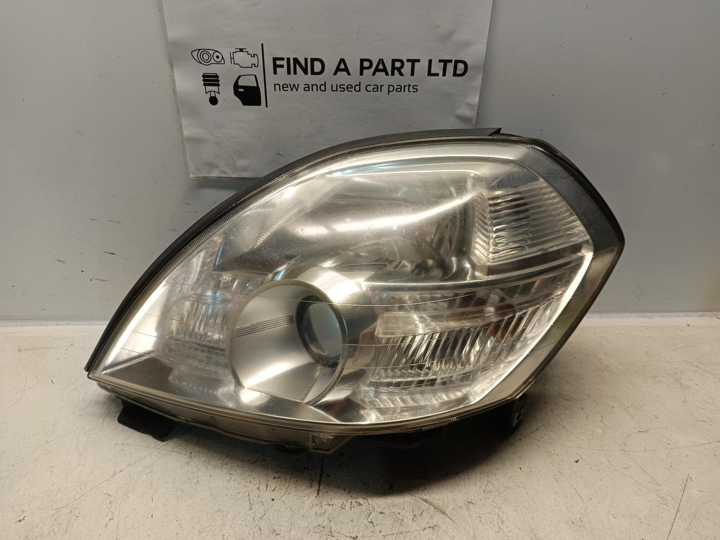 Dec 2005 to May 2009- Nissan Maxima J31- Left Headlight- Non Hid Type, Elect Adjust, Lens# 100-63848